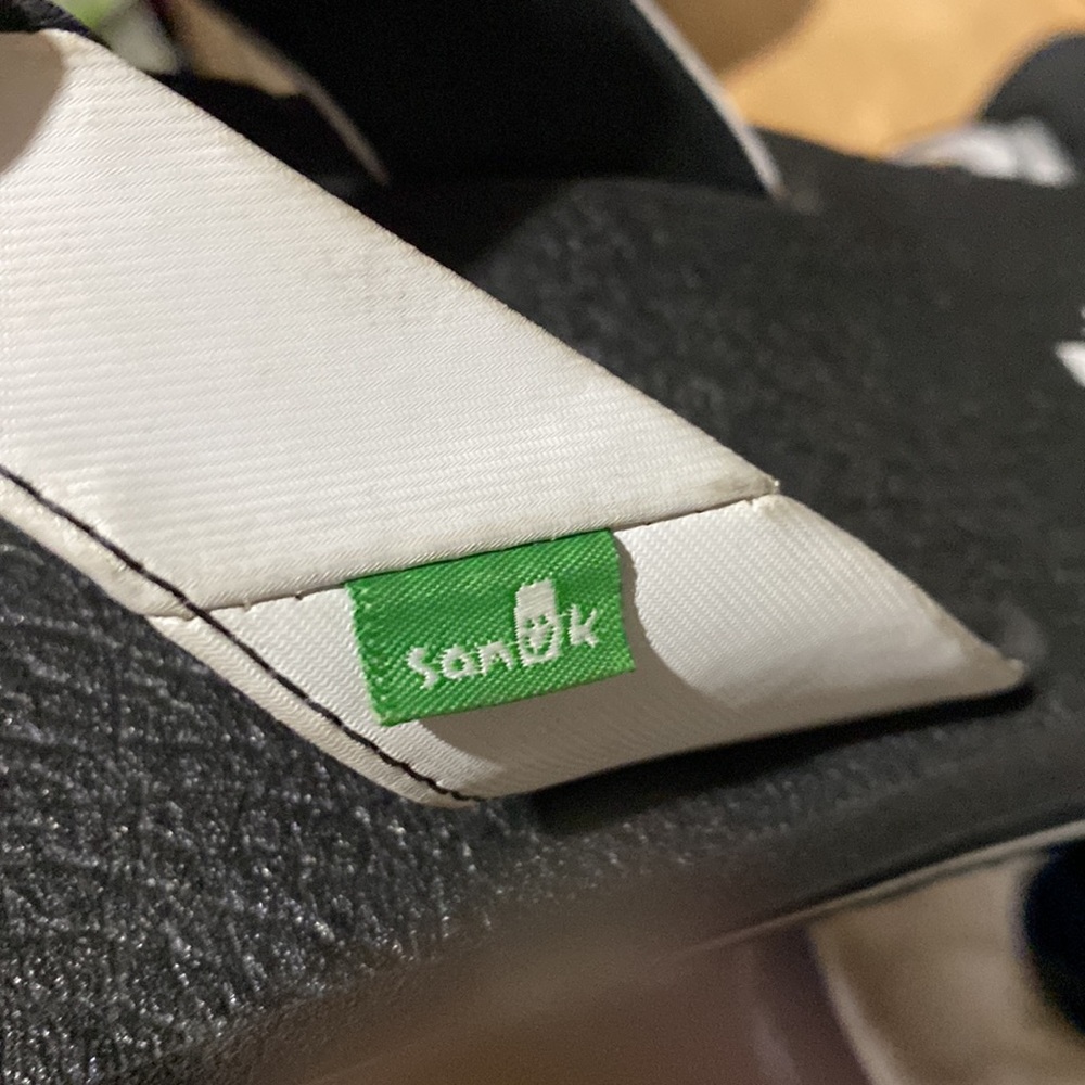 Sanuk Flip Flops - Picture 4 of 5